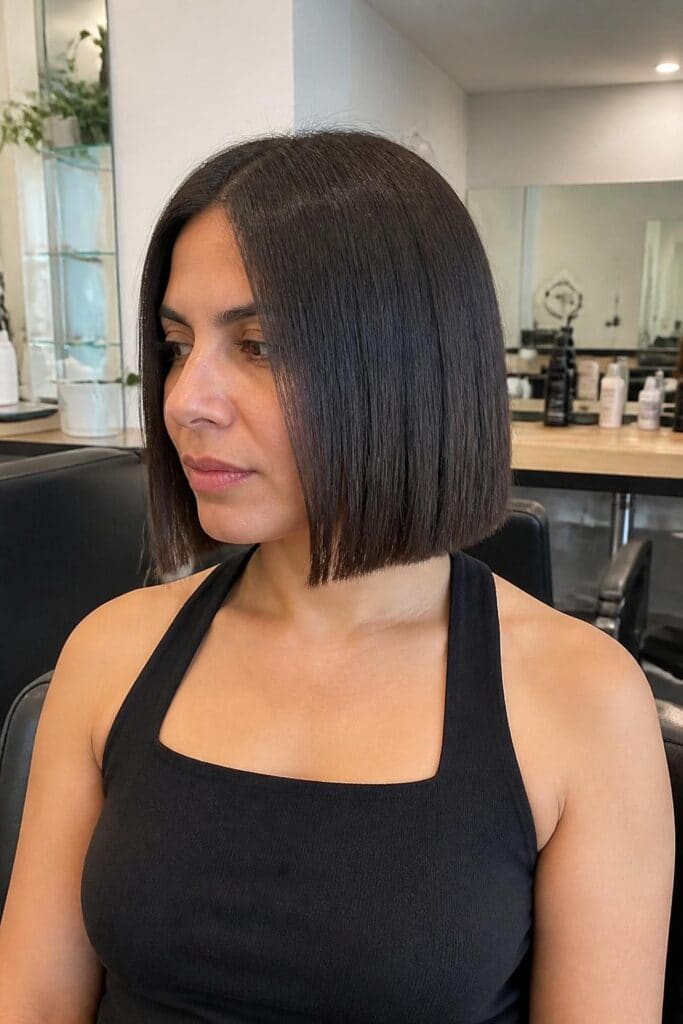Blunt Lob with Middle Part